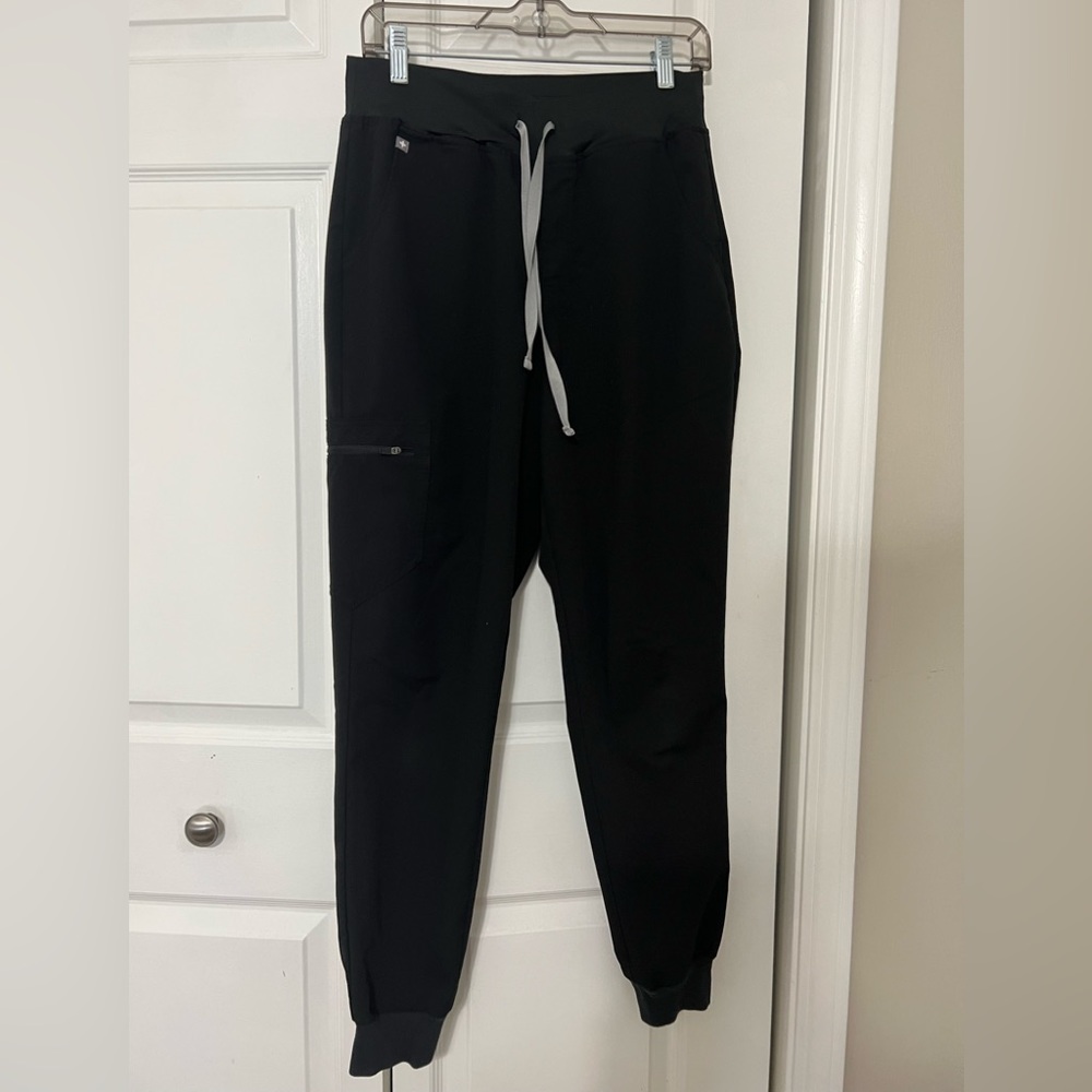 Figs High Waisted Zamora Scrub Pants, women’s size Medium. Regular length